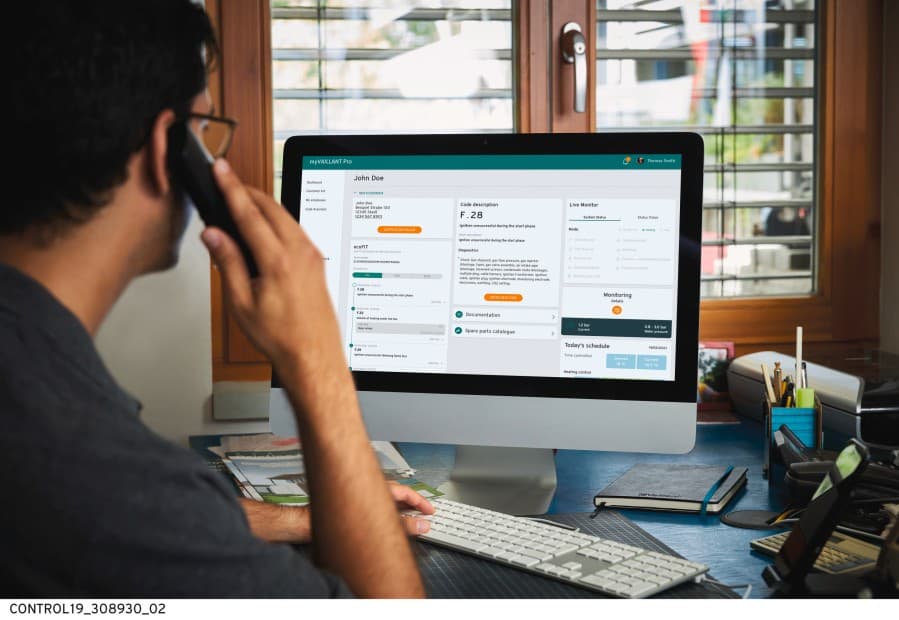 Planner in front of planning tool application