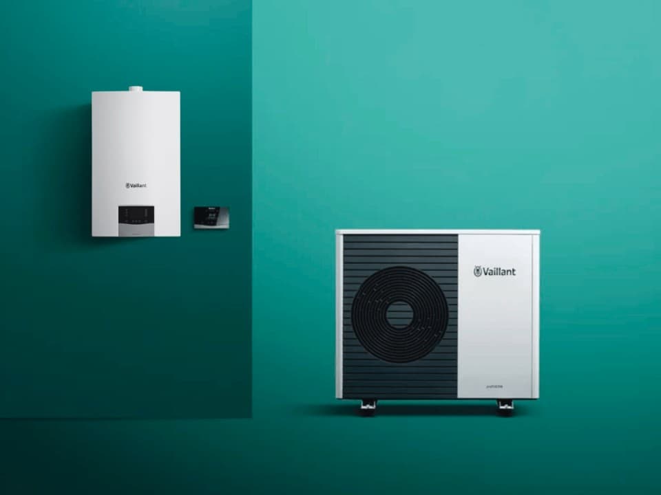 Hybrid system with boiler and heat pump