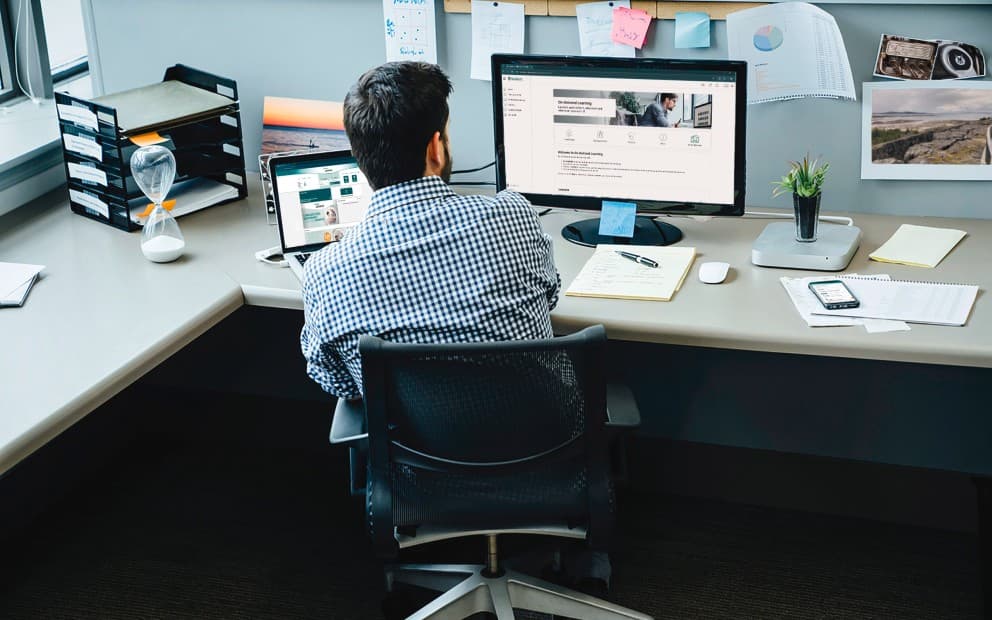 Installer doing a training.